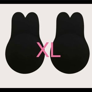 Adhesive reusable strapless lift up bra in black